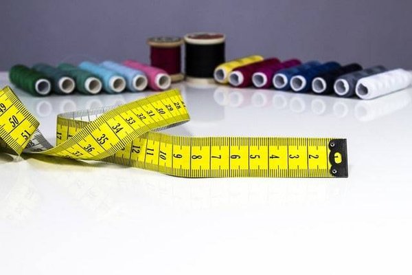Les secrets pour trouver des robes haute couture dégriffées sans se ruiner
