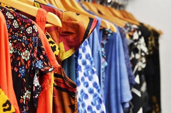 Le Luxe Accessible : Comment Trouver des Pièces Prêt-à-Porter Haut de Gamme sans se Ruiner
