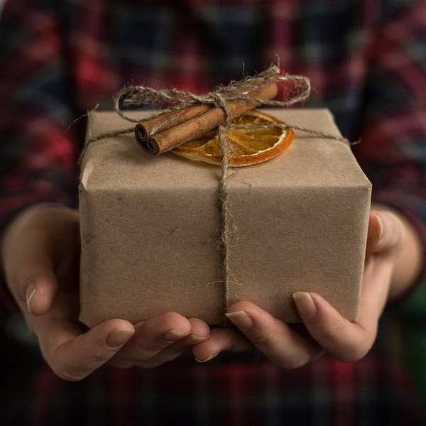 10 Idées de Cadeaux pour vos Amis à Petits Prix